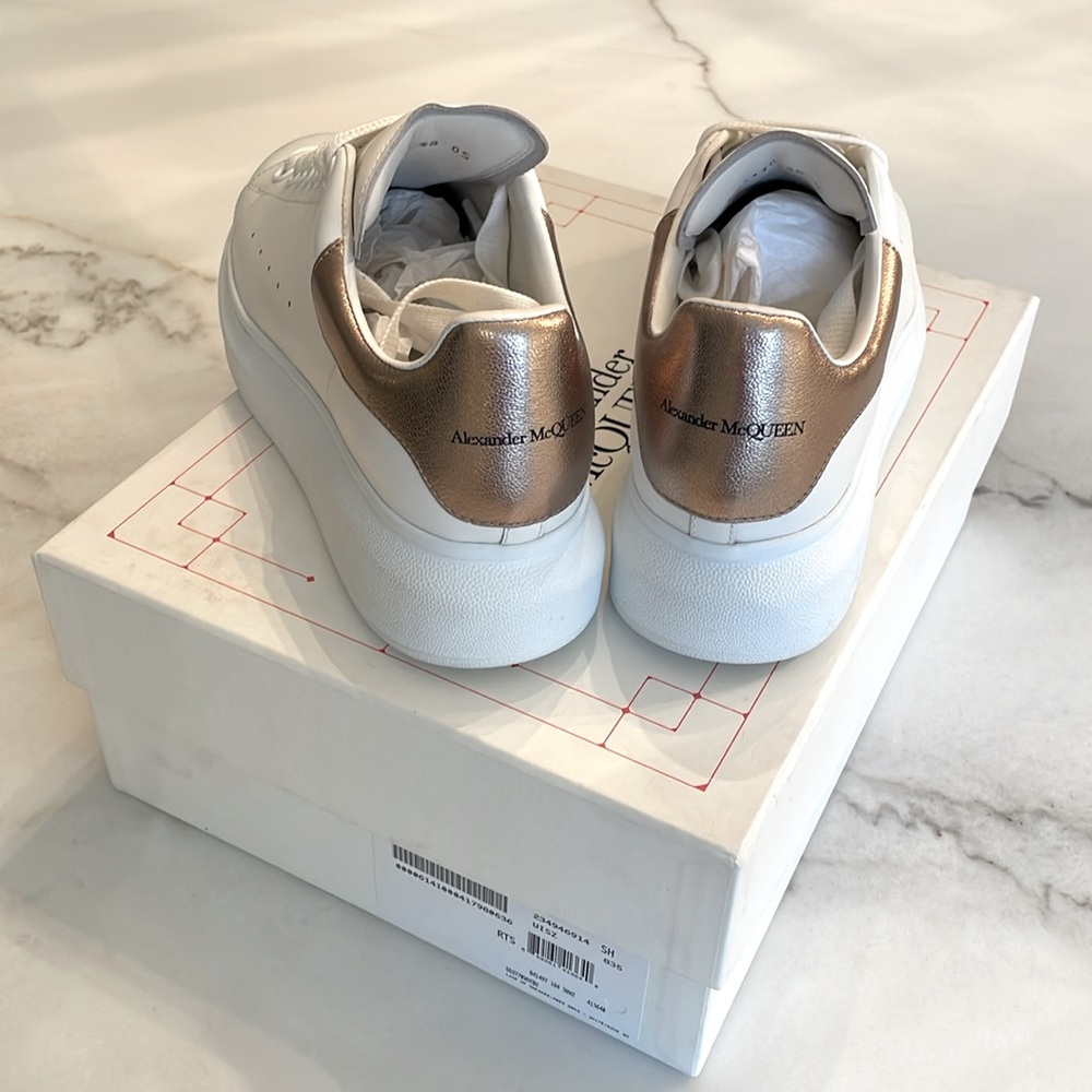 NEW Alexander McQueen Oversized Sneaker (Women)
 
WHITE Size 8US - Picture 2 of 6